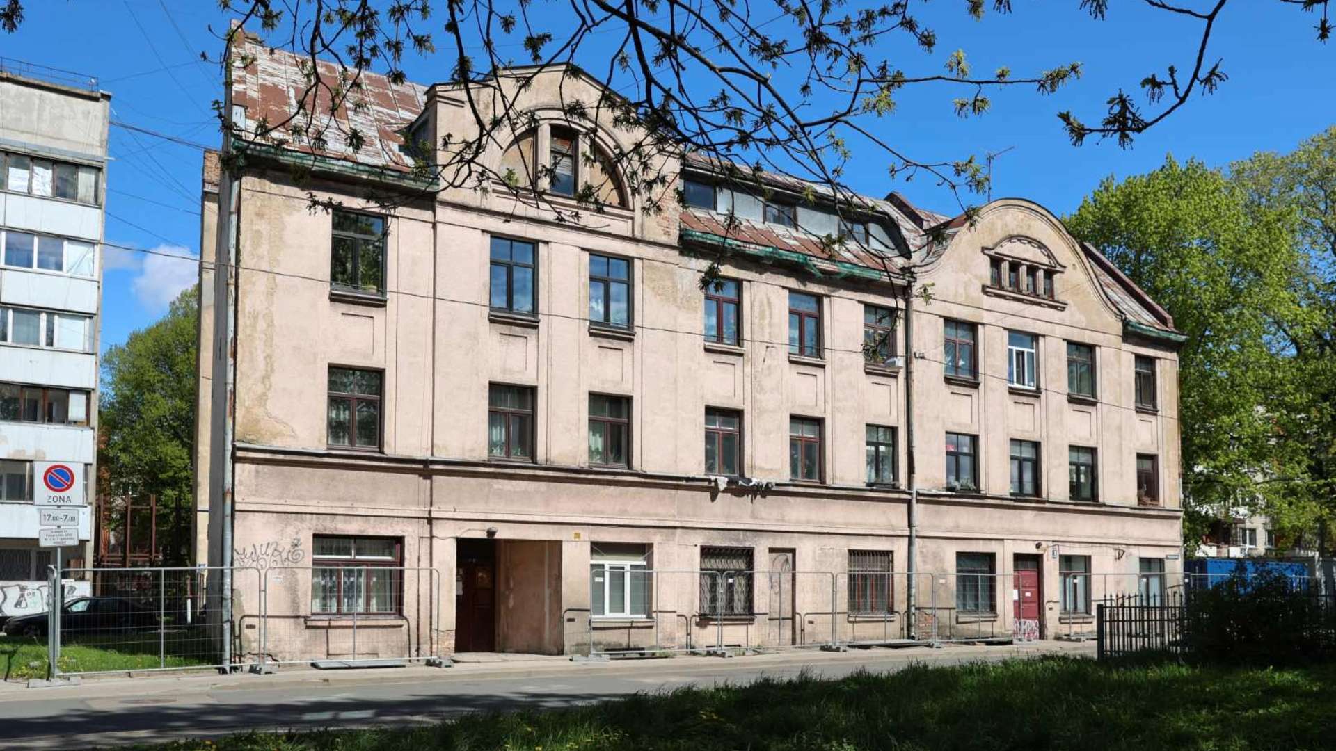 Uzsākta nama Patversmes ielā 5 renovācija