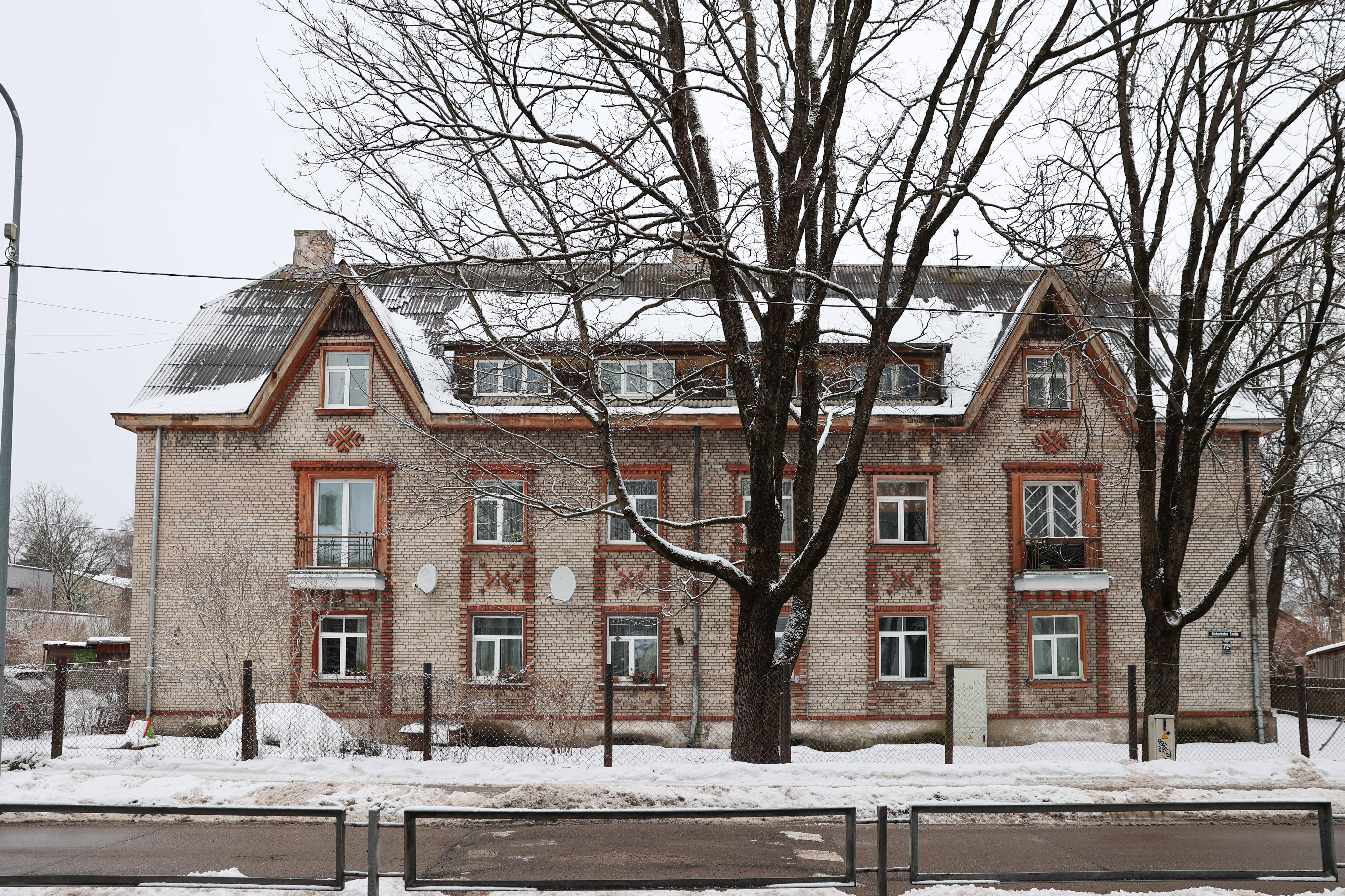 Uzsākta nama Čiekurkalna 1. līnijā 72A renovācija