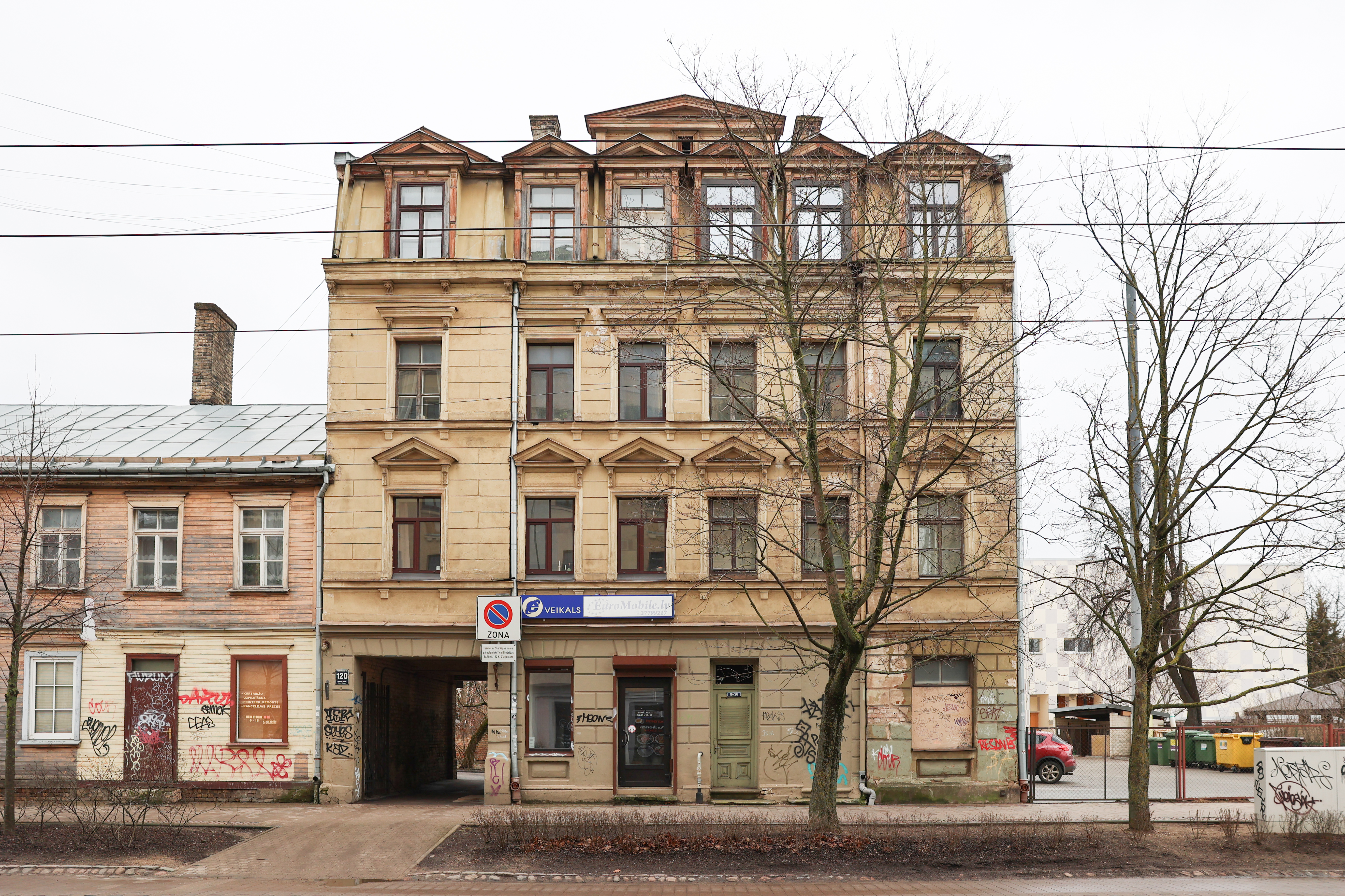 K. Barona ielas 120 ēkas ielas fasāde pirms atjaunošanas