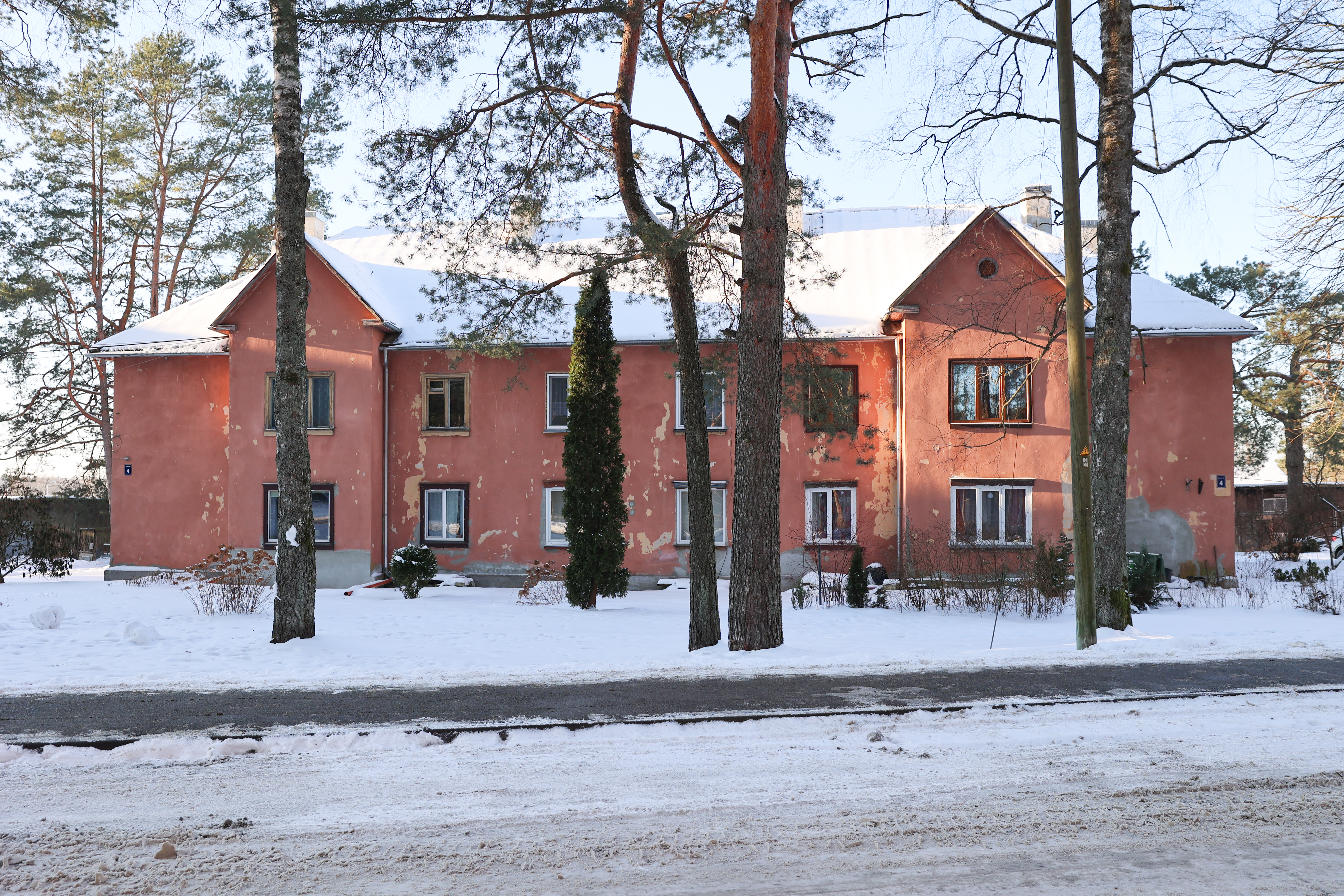 Ēka Nautrēnu ielā 4 pirms renovācijas